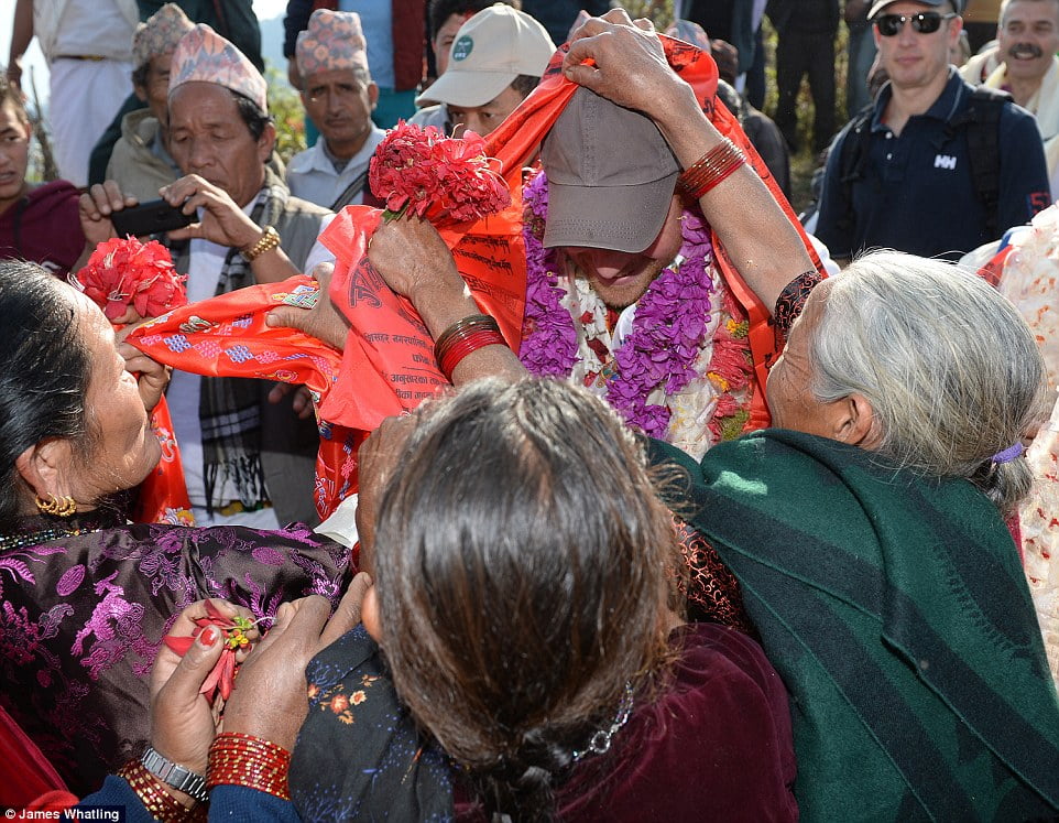 Prince Harry celebrate holi in nepal13