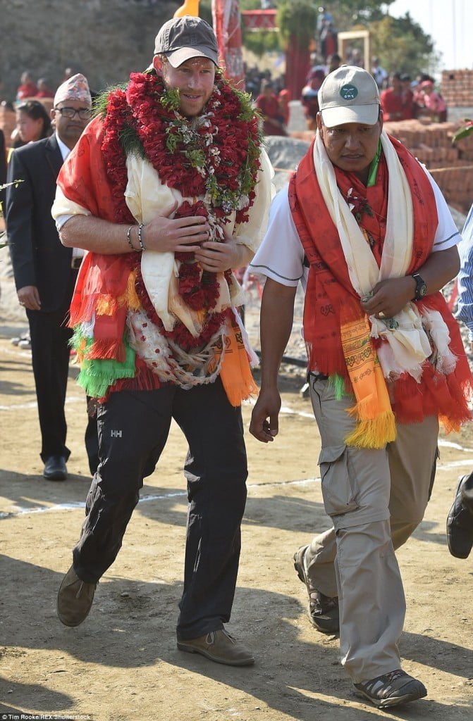 Prince Harry celebrate holi in nepal26