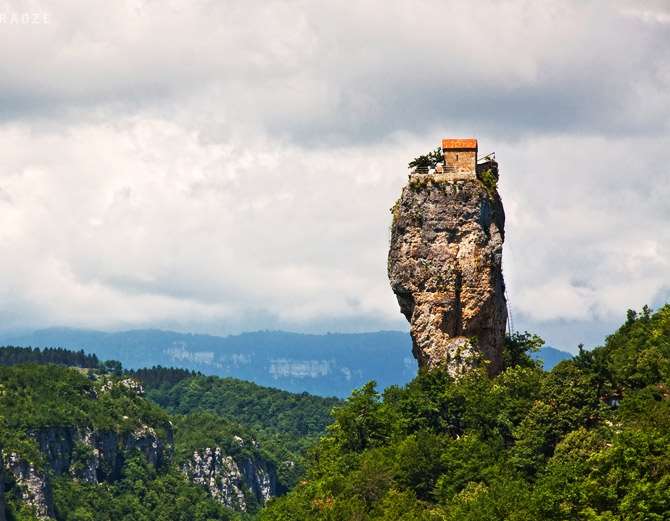 katskhi pillar in georgia